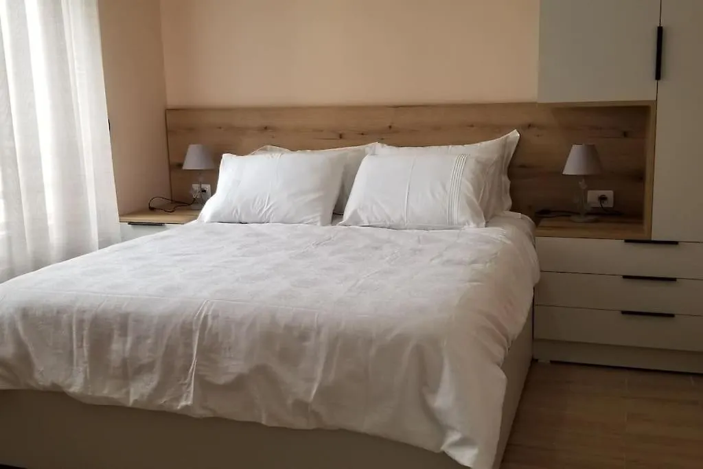 Flower Apartment Free Private Parking Tirana 0*,  Albanien