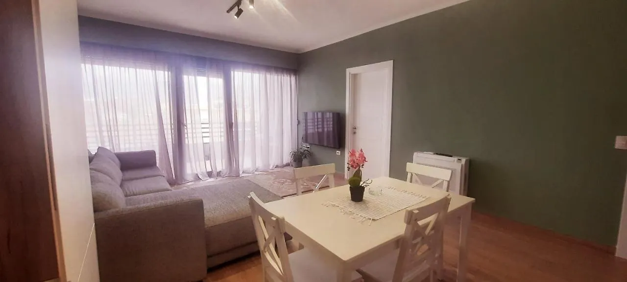 Flower Apartment Free Private Parking Tirana 0*,