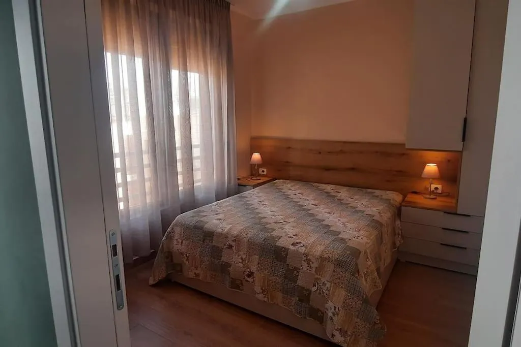Flower Apartment Free Private Parking Tirana