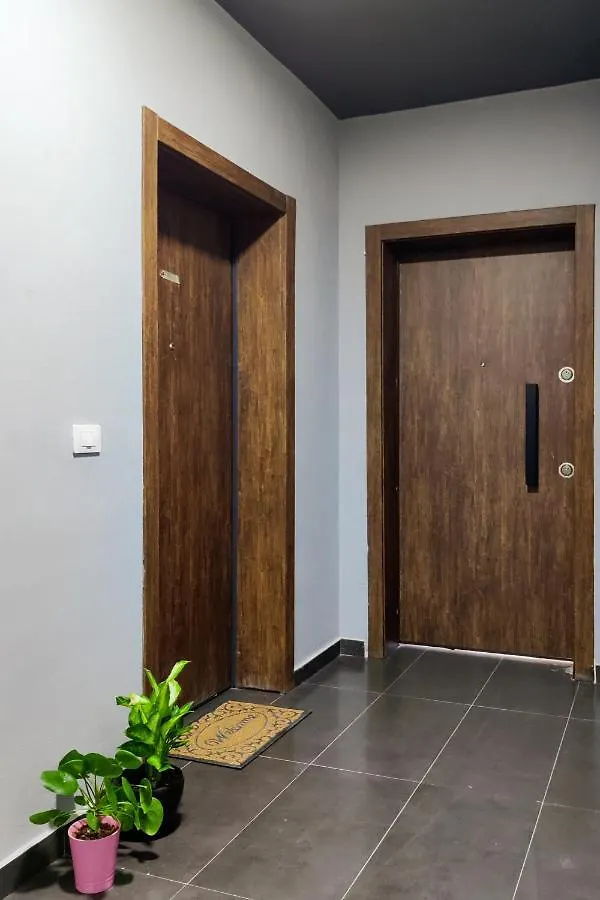 Flower Apartment Free Private Parking Tirana